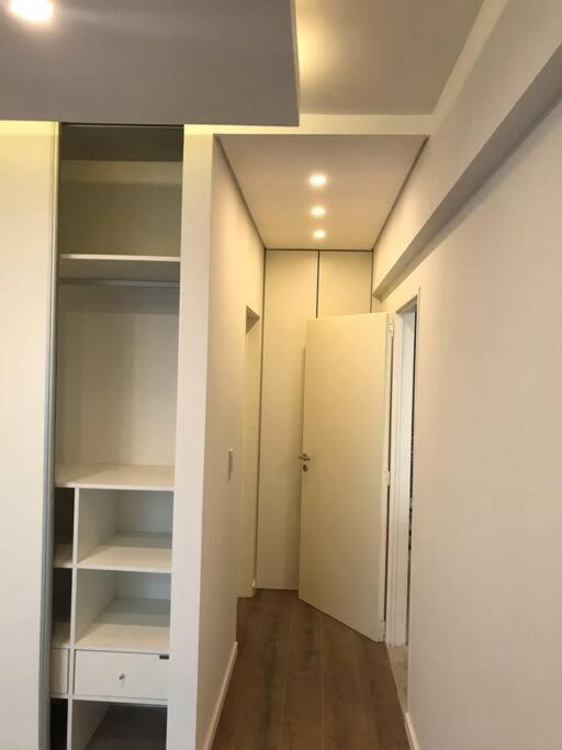 Suite In San Telmo Dormitorio En Suite Con Dos Banos Y Balcon A La Calle Buenos Aires Bagian luar foto