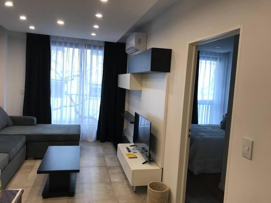 Suite In San Telmo Dormitorio En Suite Con Dos Banos Y Balcon A La Calle Buenos Aires Bagian luar foto
