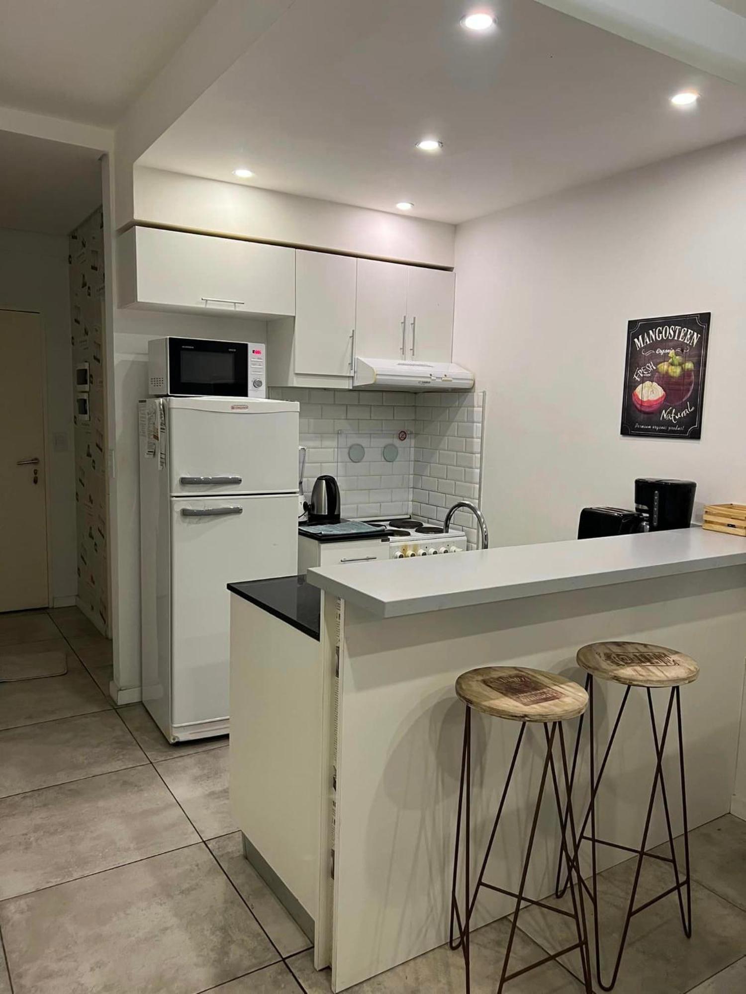 Suite In San Telmo Dormitorio En Suite Con Dos Banos Y Balcon A La Calle Buenos Aires Bagian luar foto